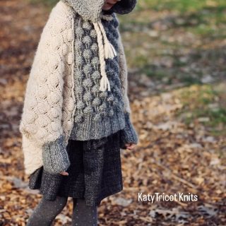 HOOT! WOOT! 🦉alert - ❗️1€ off discount ❗️
This owl cocoon-style bomber cape will be a great companion for this cool spring 🌿 
Based on simple rectangles, this is a quick knit in two colours of super bulky yarn.
Pattern available in child sizes from 1 to 14 yo.

🧶 If you want to make your own, enjoy the special price until April, 28 (midnight, Central time)

🔝Links to my KatyTricot Knits web shop and Ravelry shop are in my profile.
💰 No code needed, discount applies automatically at checkout.

Warmly, Katy ❤️

#knitting #iknit #knit #handknit #katytricot #knitdesign #slowfashion #knittersofinstagram #knitters #owldesign #poncho #loveknitting #knittingpattern #strik #ravelry #tricot #maille #wool #knittingismyyoga #knityourstyle #strikk